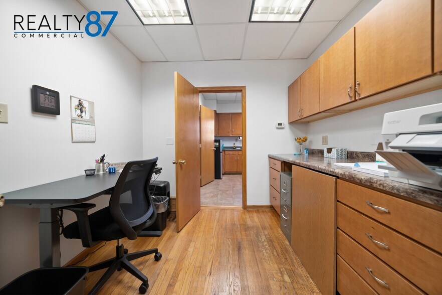 More Photos Of 448 7th Ave, Marion Office For Sale