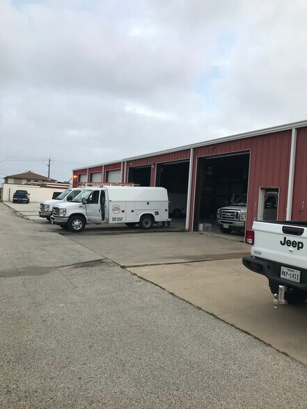 More Photos Of 3614 Alice St, Galveston Distribution For Sale