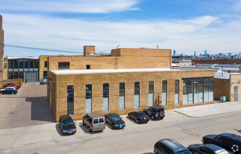 More Photos Of 3057 N Rockwell St, Chicago Storefront Retail Office For Lease