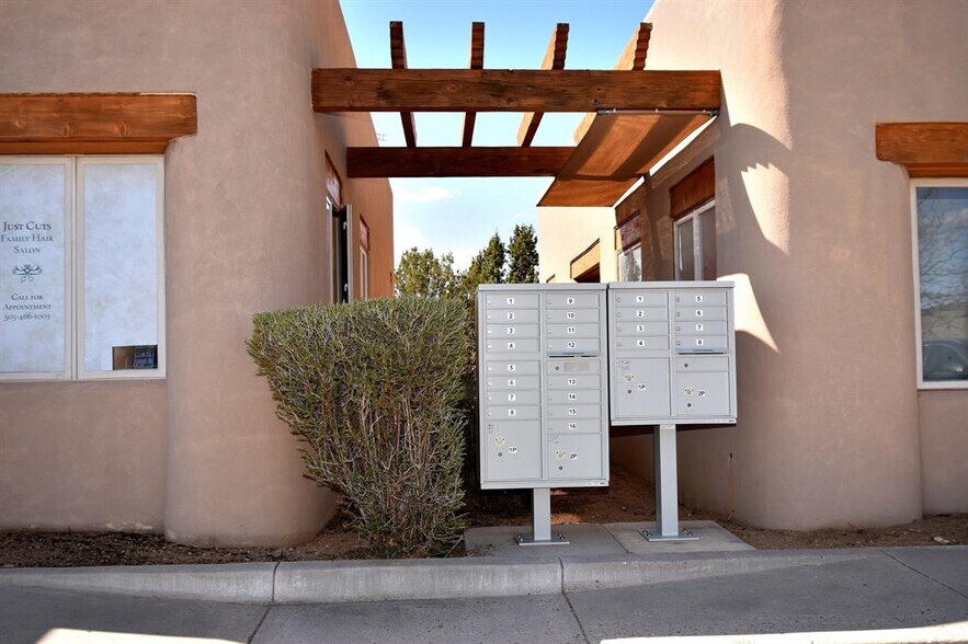 More Photos Of 5 Caliente Rd, Santa Fe Office For Sale