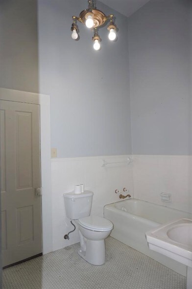 More Photos Of 668 N Main St, Jasper Storefront Retail Office For Sale