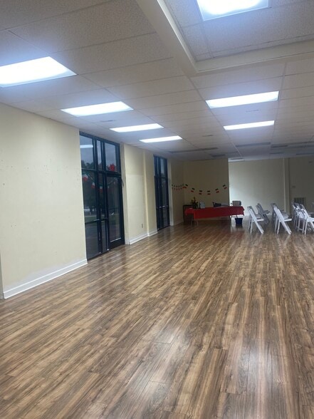 More Photos Of 1934 16th St NE, Hickory Freestanding For Lease