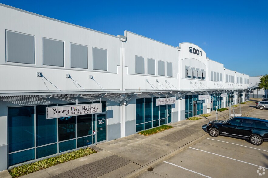 More Photos Of 2001 Central Cir, McKinney Light Manufacturing For Lease