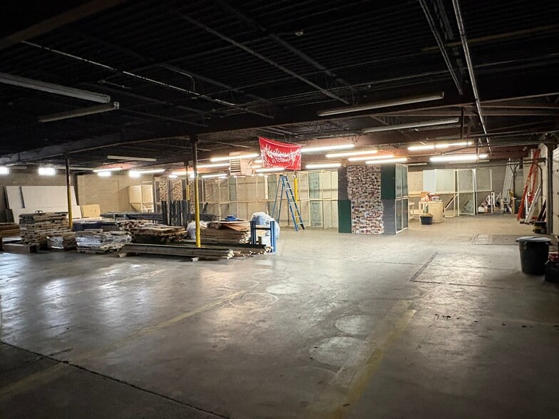More Photos Of 4911 Industrial Rd, Fort Wayne Warehouse For Lease