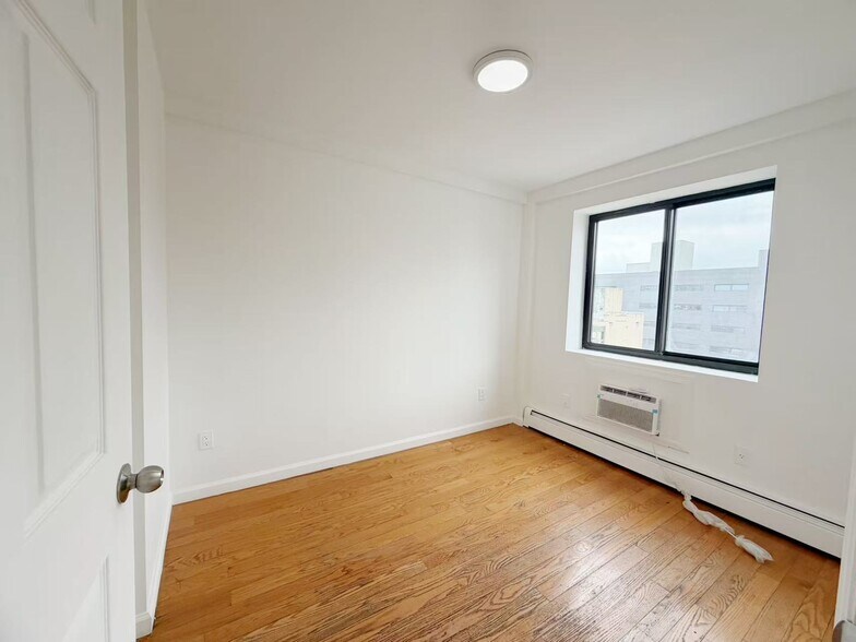 More Photos Of 4134 Haight St, Flushing Multifamily For Sale