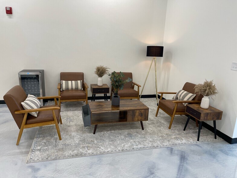 More Photos Of 21501 N 78th Ave, Peoria Research And Development For Lease