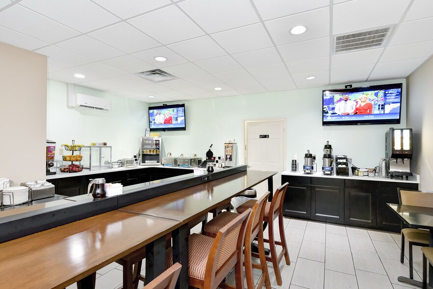 More Photos Of 3536 Point South Dr, Yemassee Hotel For Sale