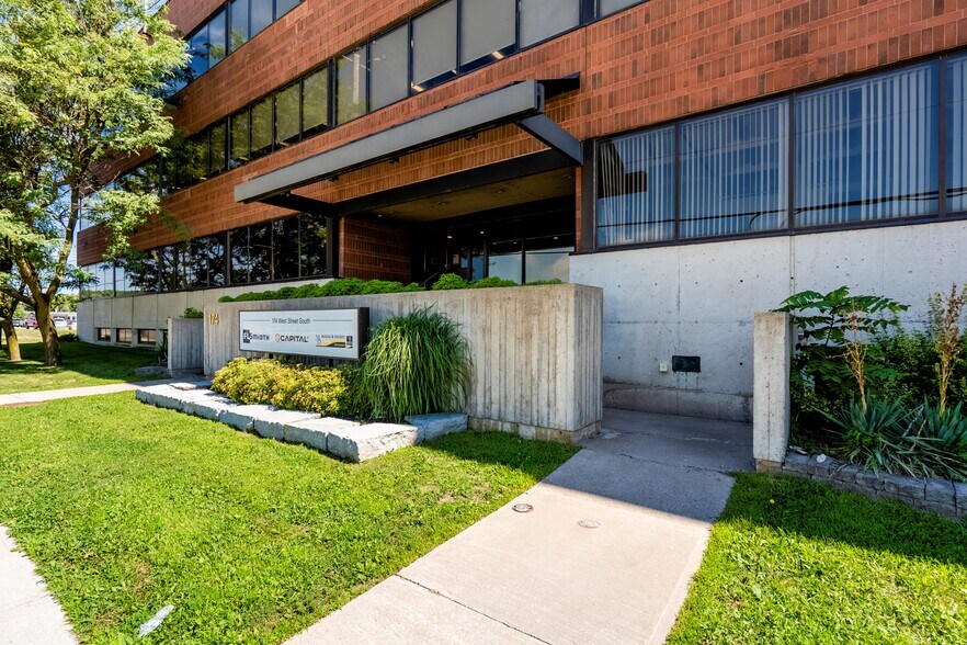 More Photos Of 174 West St, Orillia Office For Sale
