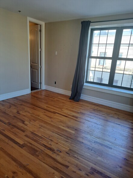 More Photos Of 520-528 Bay St, Staten Island Apartments For Lease