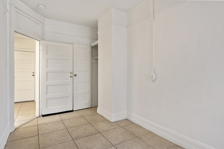 More Photos Of 709 S Centre St, San Pedro Storefront Retail Residential For Sale