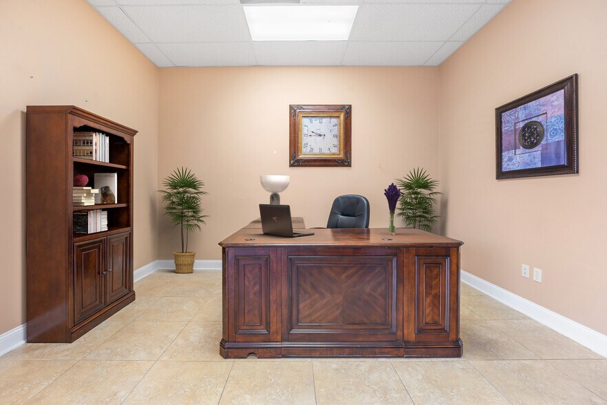 More Photos Of 310 Commerce Lake Dr, Saint Augustine Light Distribution For Lease