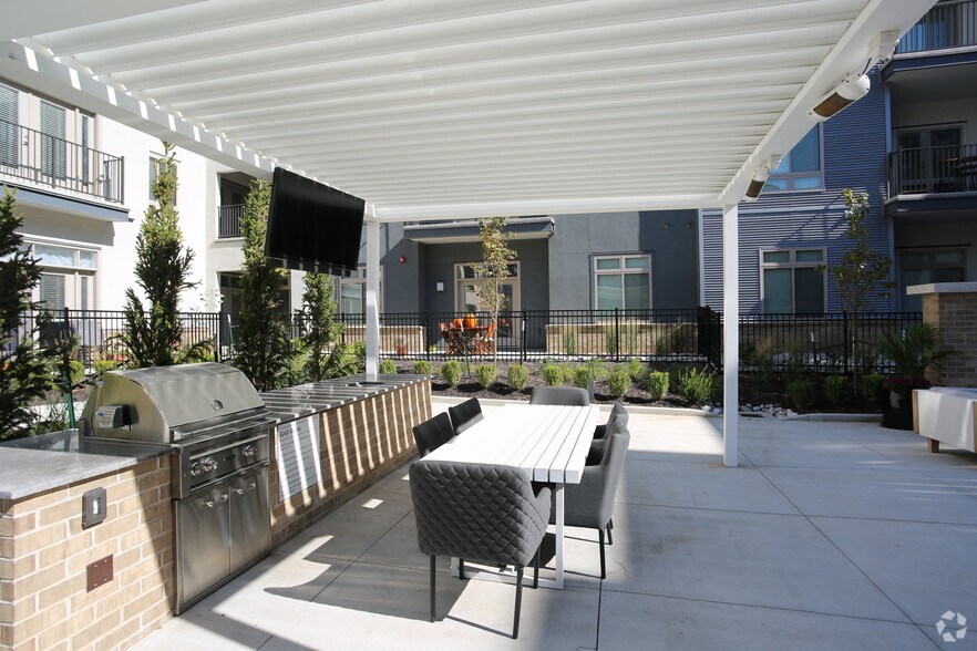 More Photos Of 8045 Metcalf Ave, Overland Park Apartments For Lease