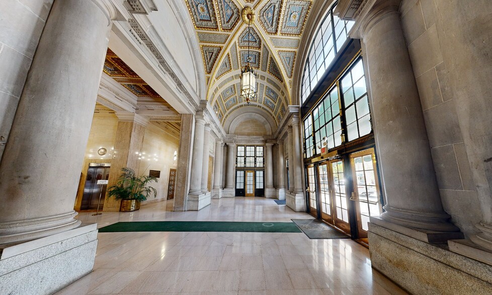 Primary Photo Of 25 SE 2nd Ave, Miami Office For Lease