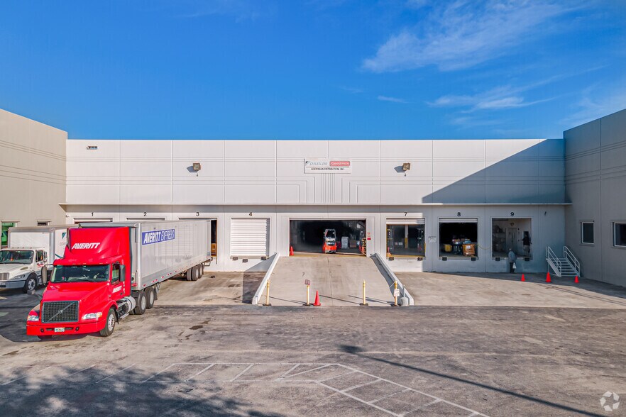 More Photos Of 2101-2131 Park Central Blvd N, Pompano Beach Warehouse For Lease