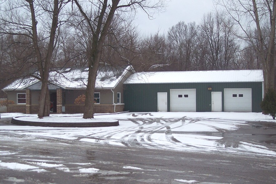 More Photos Of 3614-3616 Lake St, Kalamazoo Warehouse For Lease