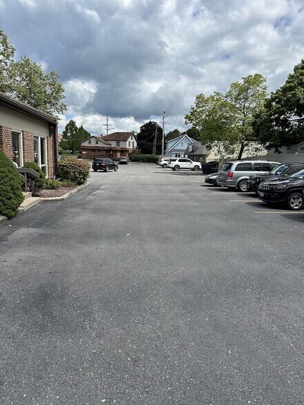 More Photos Of 293 W North St, Geneva Loft Creative Space For Lease