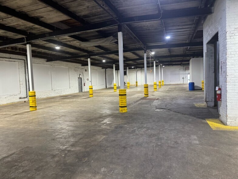 More Photos Of 822 W Exchange Ave, Chicago Warehouse For Lease
