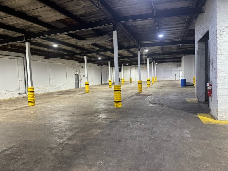 More Photos Of 822 W Exchange Ave, Chicago Warehouse For Sale