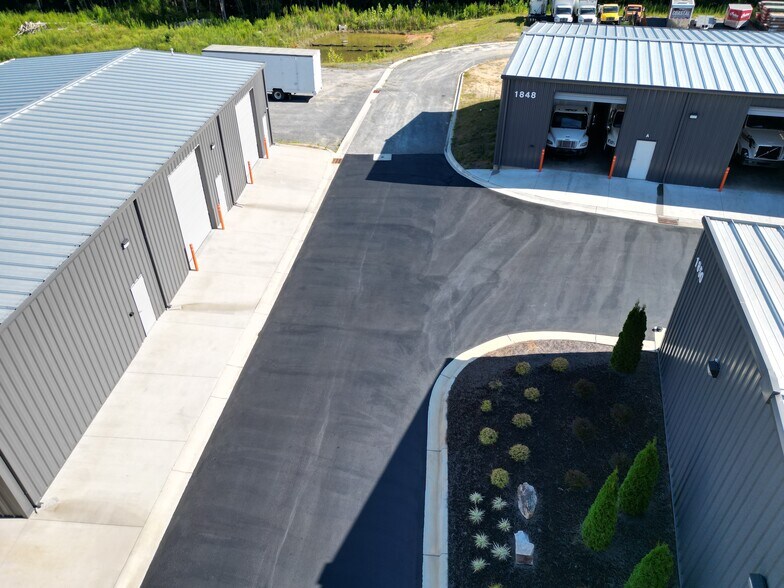 More Photos Of 1850 Chespark Dr, Gastonia Warehouse For Lease