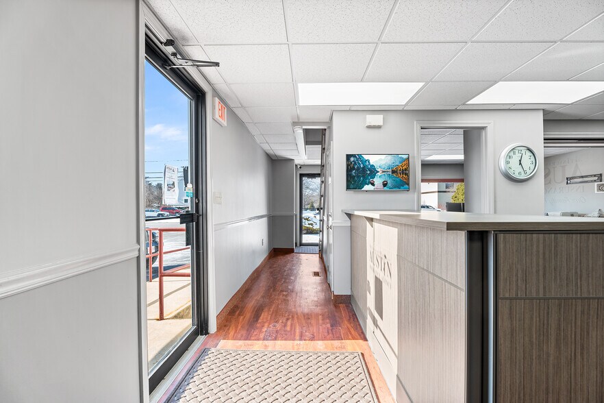 More Photos Of 293 Bedford St, Whitman Office For Sale