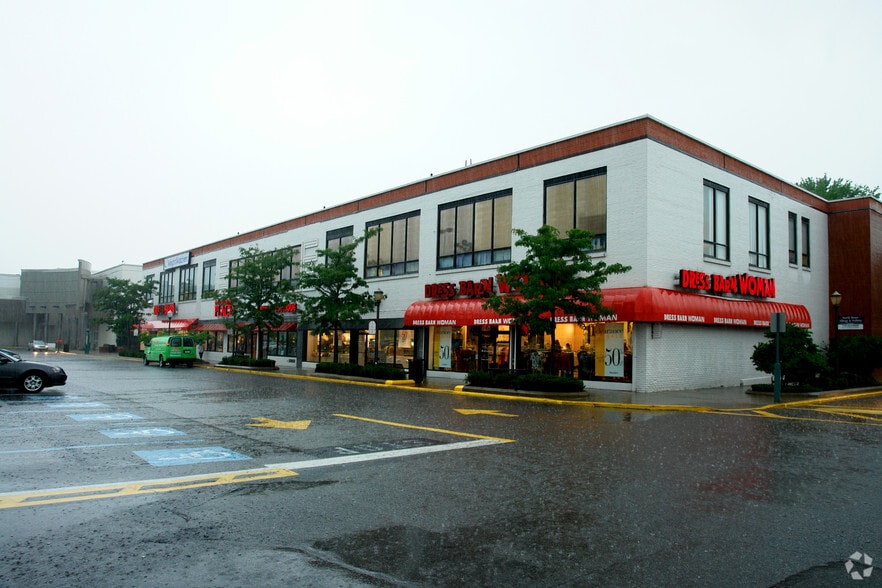 More Photos Of 61-18 190th St, Fresh Meadows General Retail For Sale