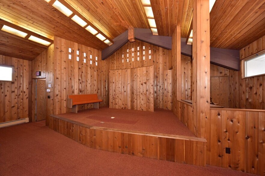 More Photos Of 1425 E Monroe Ave, Hartford Flex For Sale