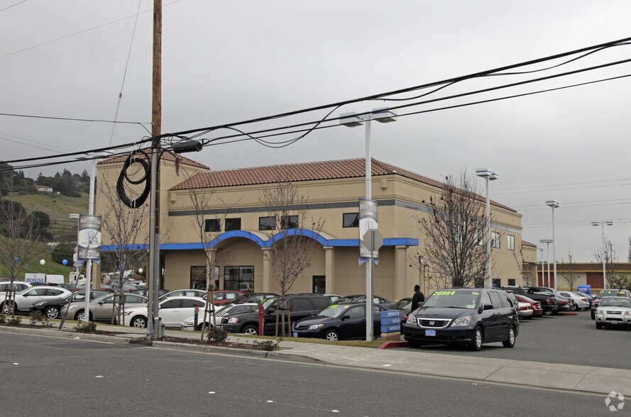 More Photos Of 24919 Mission Blvd, Hayward Auto Dealership For Lease