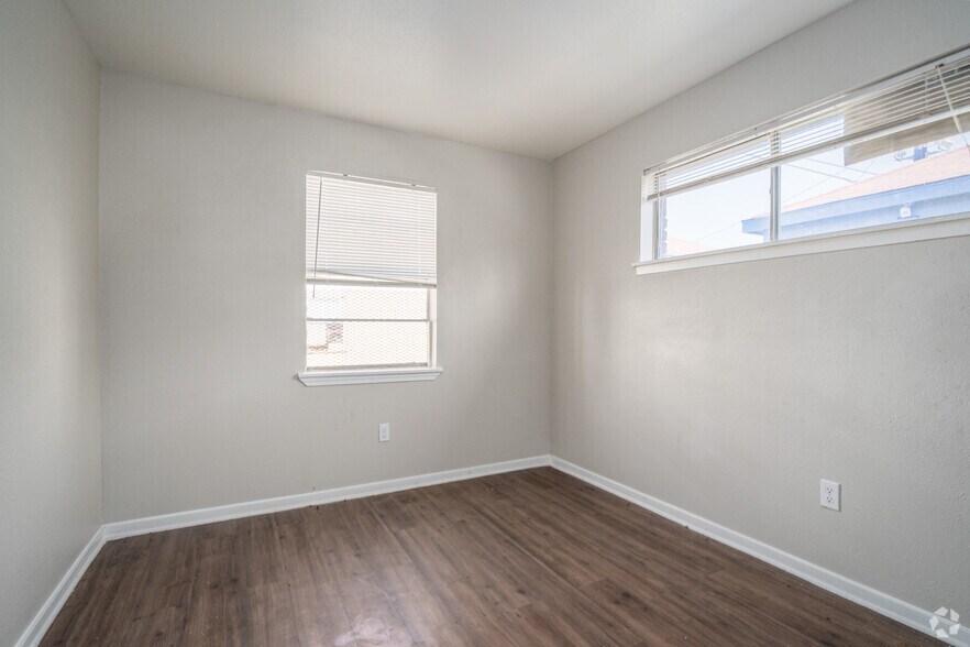 More Photos Of 5716 Pickfair St, Houston Apartments For Sale