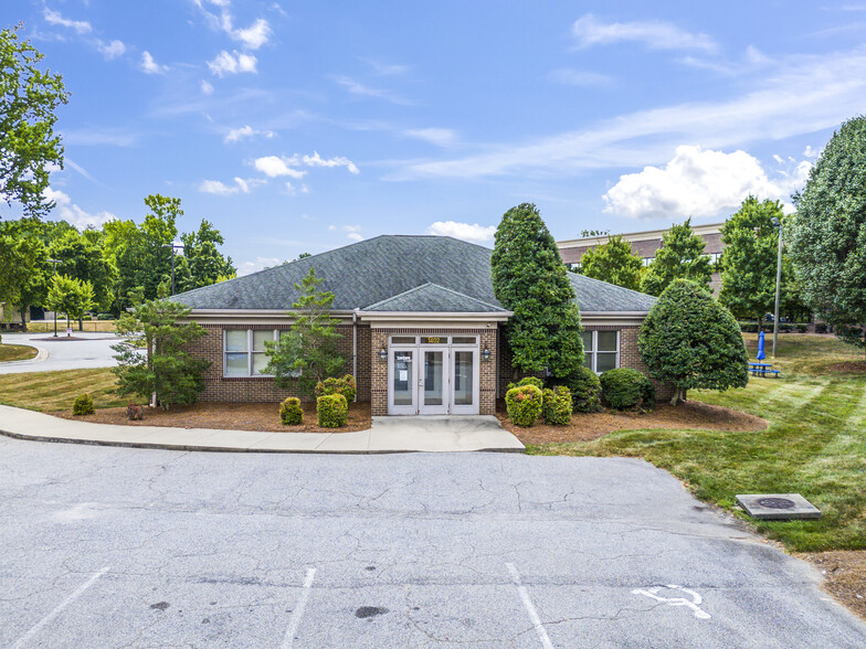 Primary Photo Of 1402 Eastchester Dr, High Point Medical For Sale