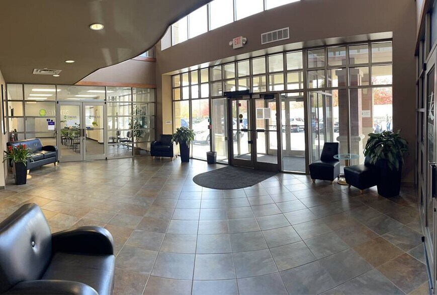 More Photos Of 8250 Kenwood Crossing Way, Cincinnati Medical For Lease