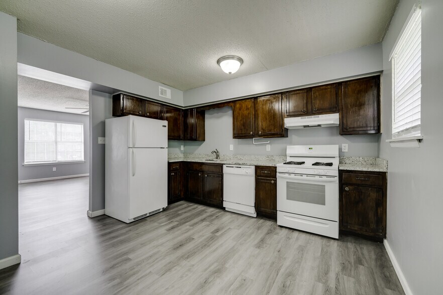 More Photos Of 1906 W Matthews Ave, Jonesboro Apartments For Sale