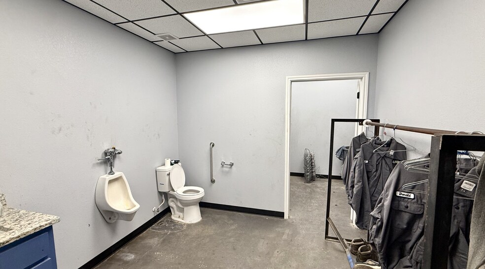 More Photos Of 2607 Holdridge Road, Midland Warehouse For Sale
