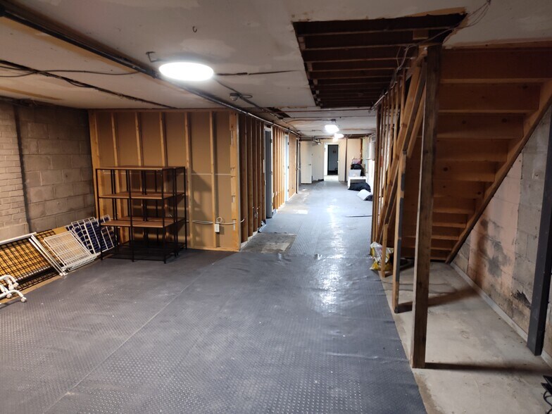More Photos Of 474 Queen St W, Toronto Storefront Retail Office For Lease