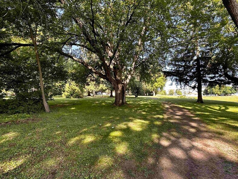 More Photos Of 702 Chestnut Ave, Marshfield Land For Sale