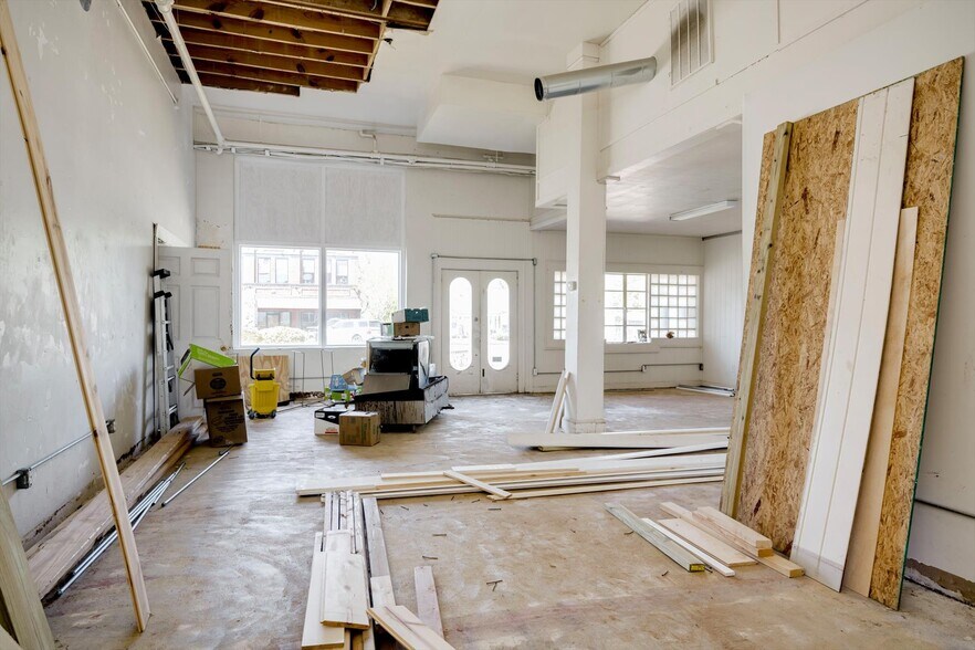 More Photos Of 111 Main Street, Lincolnton Flex For Sale