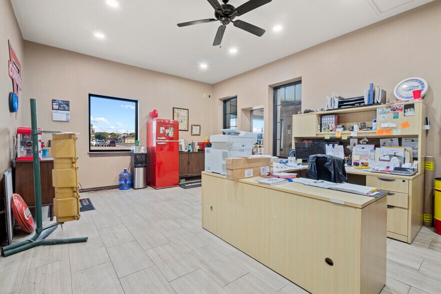 More Photos Of 312 Main St, Weatherford Land For Sale
