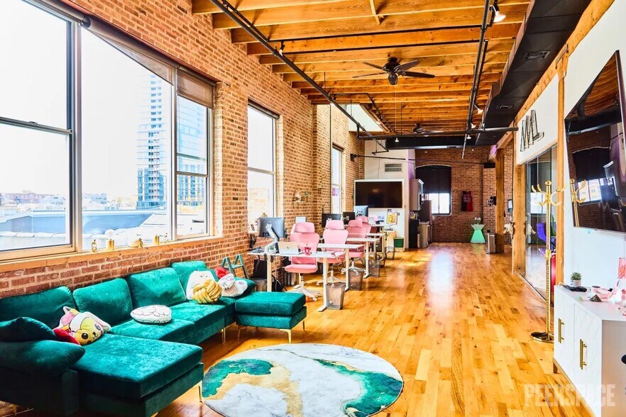 More Photos Of 210 N Racine Ave, Chicago Office For Lease
