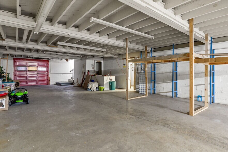 More Photos Of 140 1st S, Alabaster Storefront For Sale