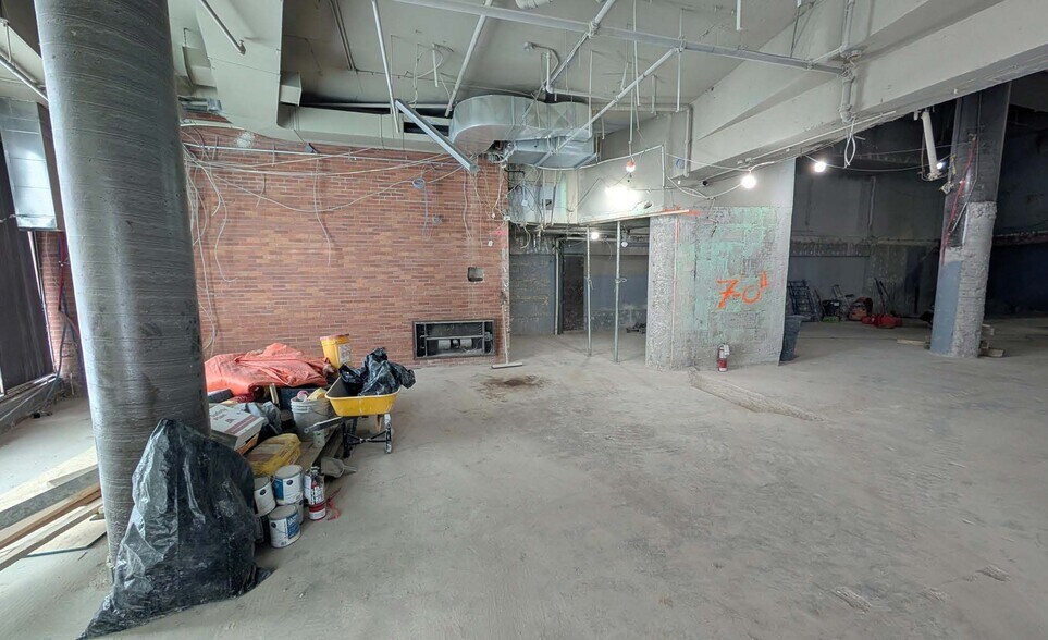 More Photos Of 71-75 Front St E, Toronto Apartments For Sale