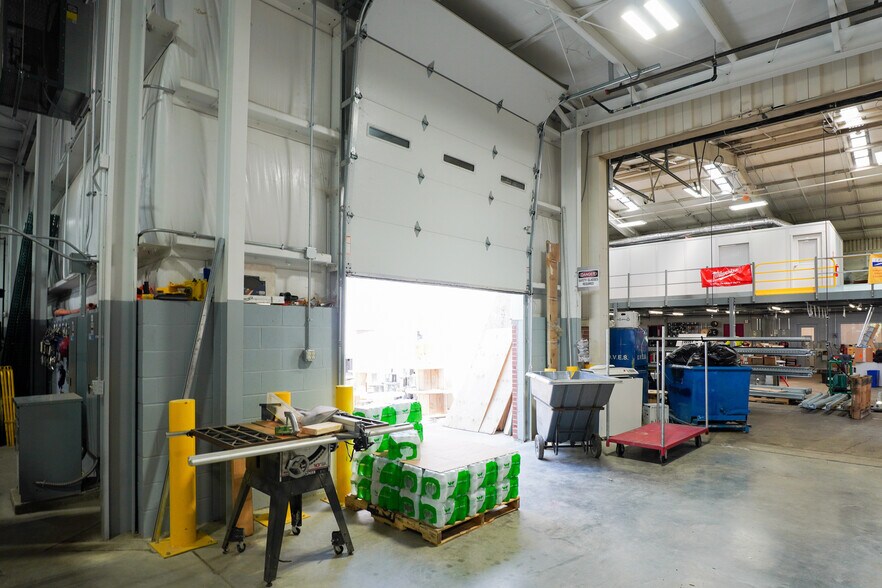 More Photos Of 4585 Cornell Rd, Blue Ash Manufacturing For Lease