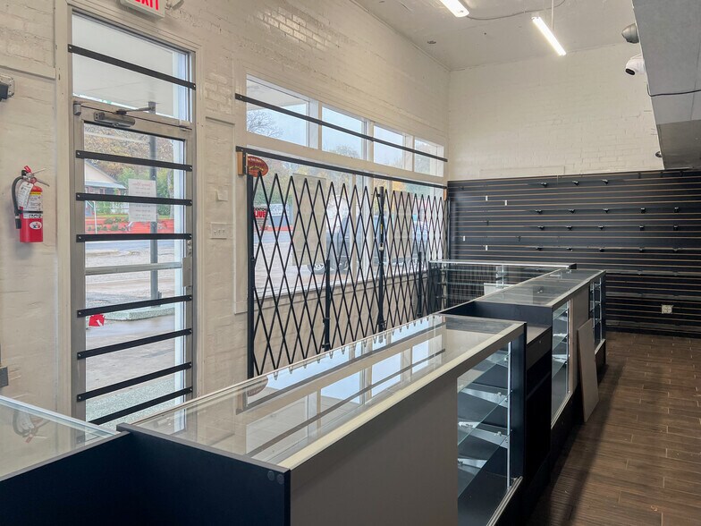More Photos Of 206 Fort Worth Dr, Denton Storefront Retail Office For Sale