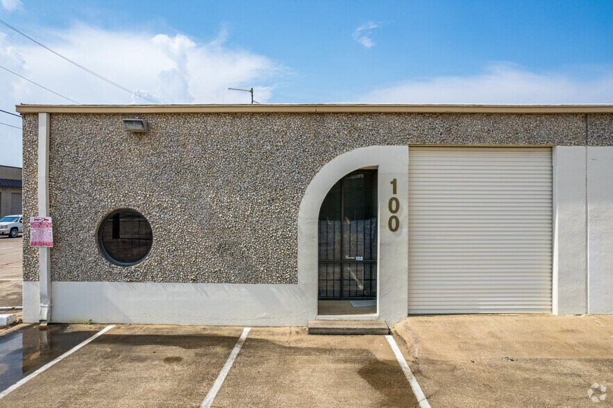 More Photos Of 3001 Quebec St, Dallas Light Distribution For Lease