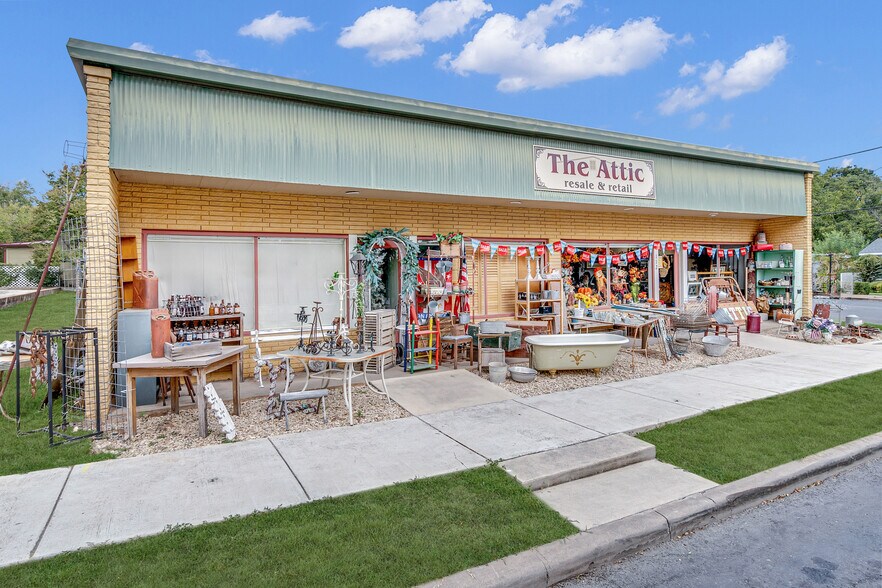More Photos Of 112 N Orange St, Fredericksburg Storefront Retail Office For Sale