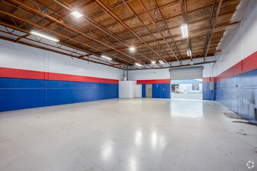 More Photos Of 7500 14th Ave, Sacramento Warehouse For Lease