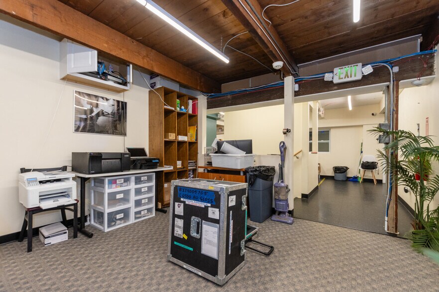 More Photos Of 10-12 Park St, Winchester Flex For Lease