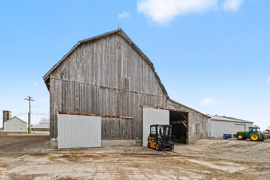 More Photos Of 4685 W US Route 20, Gibsonburg Light Distribution For Sale