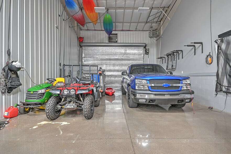 More Photos Of 317 Bluff City Hwy, Bristol Flex For Sale