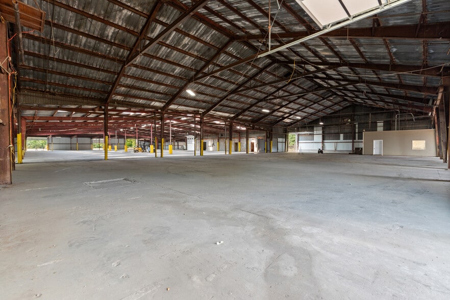 More Photos Of 240 E Park St, Guthrie Industrial For Lease
