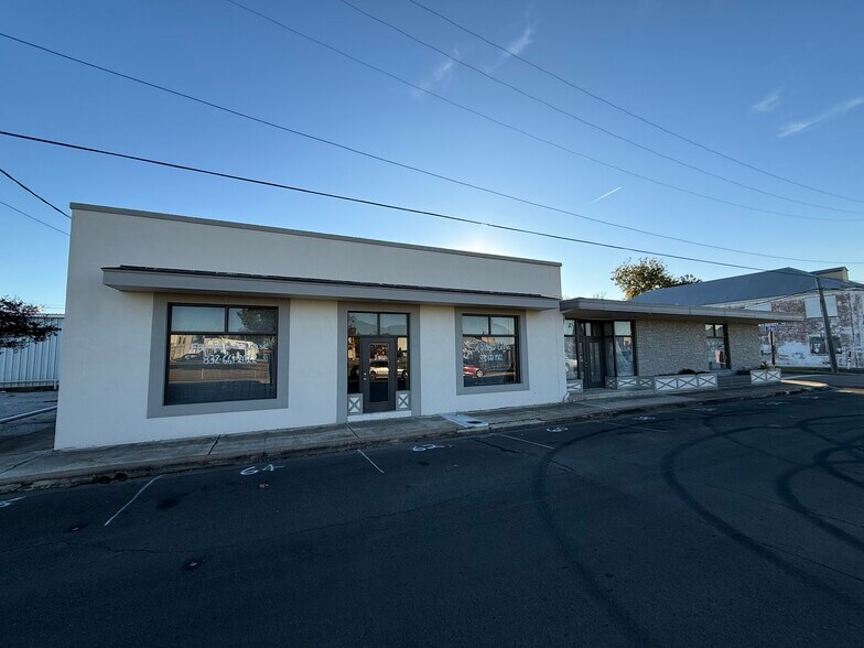 More Photos Of 117-119 W Pearce St, Baytown Flex For Sale