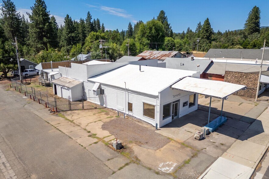 More Photos Of 37087 Main St, Burney Showroom For Sale